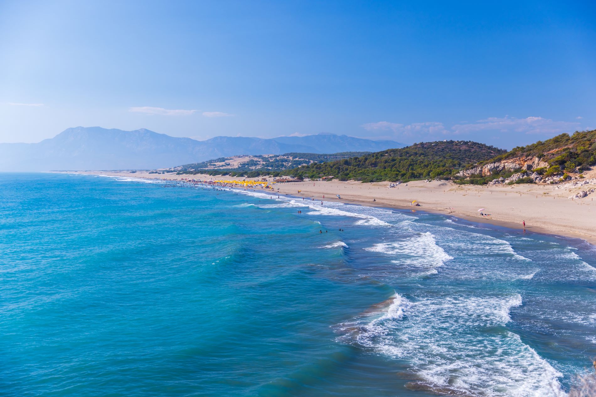 Strandlandschaft von Patara, Luftaufnahme an einem sonnigen Sommertag.
